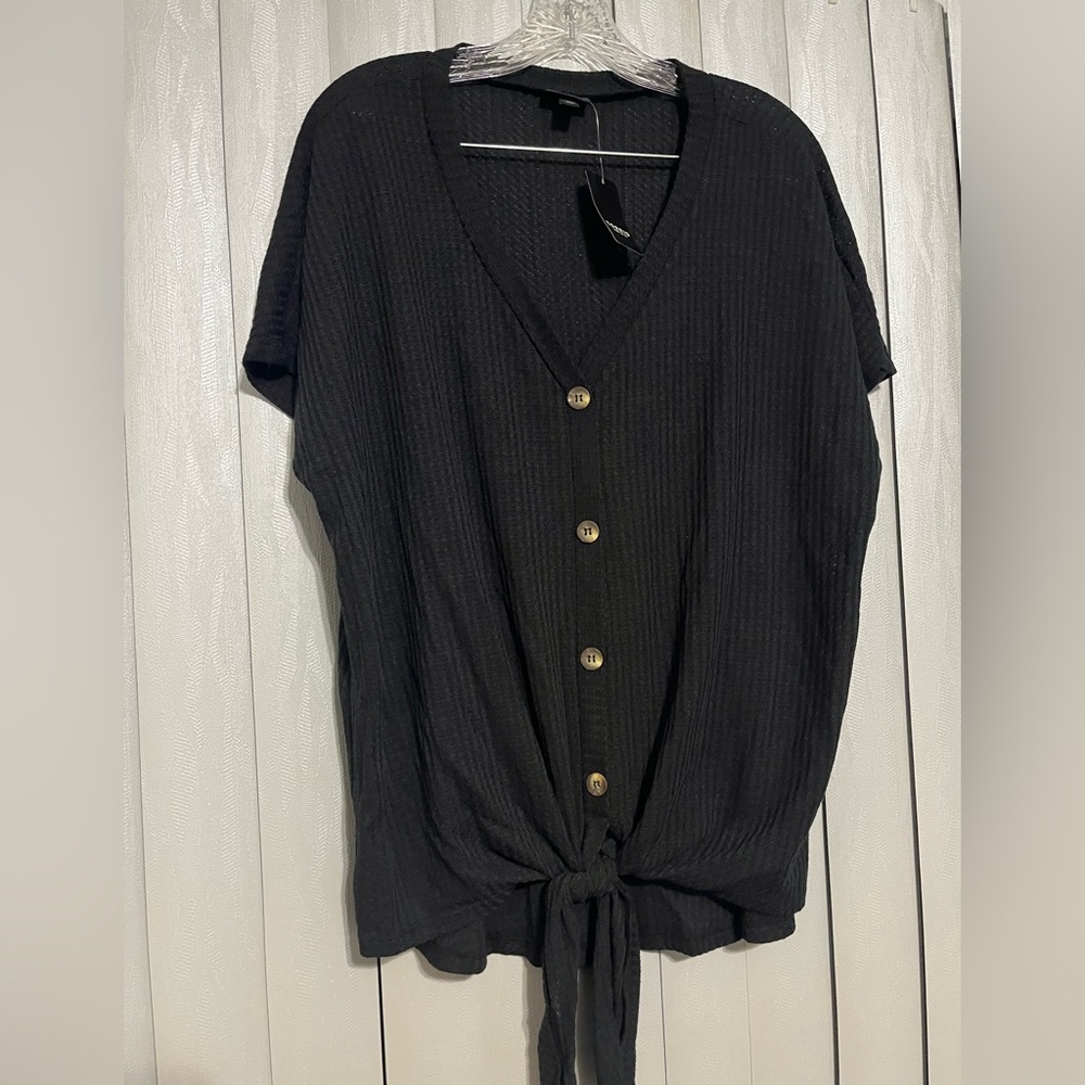 Torrid black tie front top